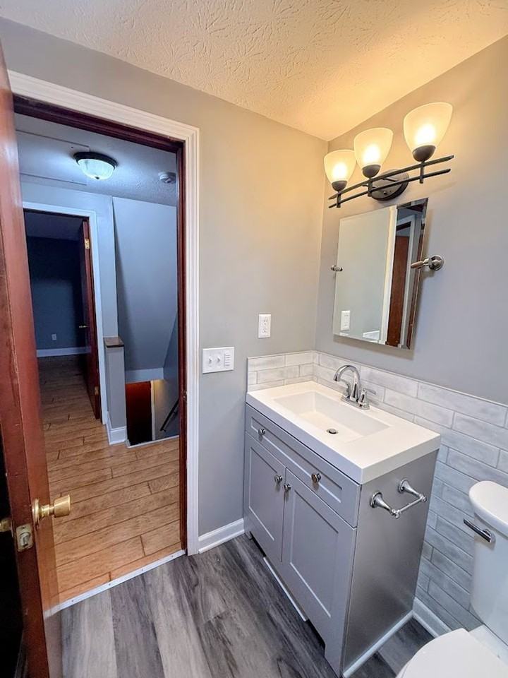 1029 Orchard Ave Ne - Photo 7 of 10