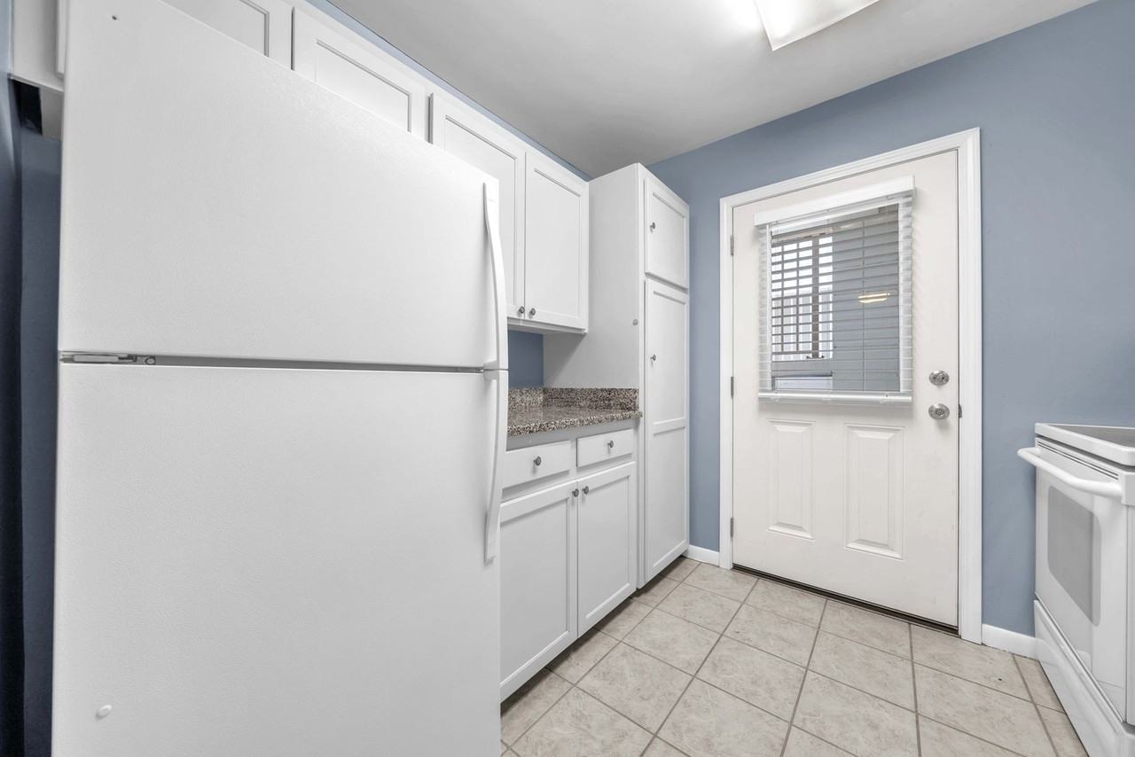 2100 W Beach Dr #101 - Photo 6 of 37