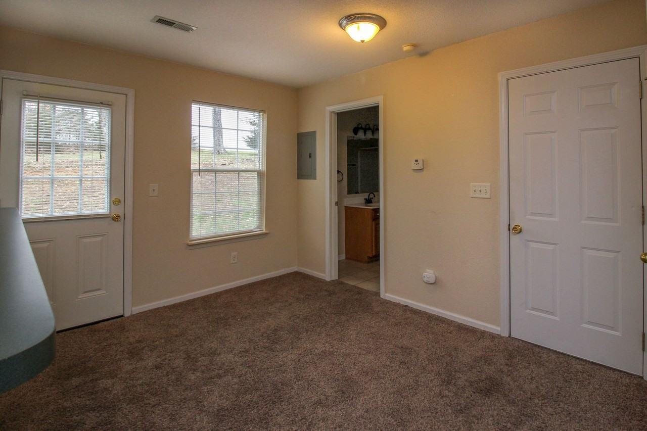 5005 Kirk Hill Rd - Photo 7 of 13