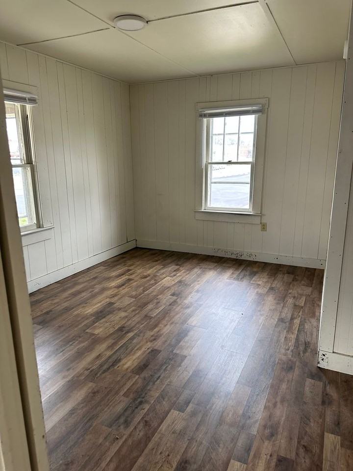 718 S Adams Ave - Photo 4 of 5
