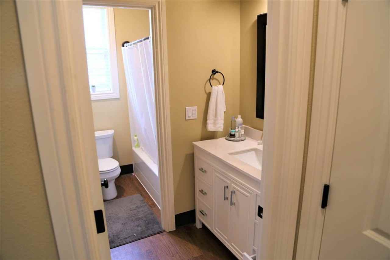 1660 Nw Van Buren Ave - Photo 4 of 15