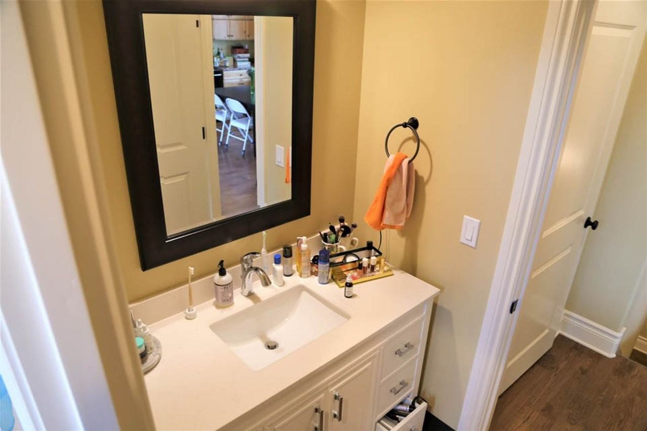 1660 Nw Van Buren Ave - Photo 6 of 15