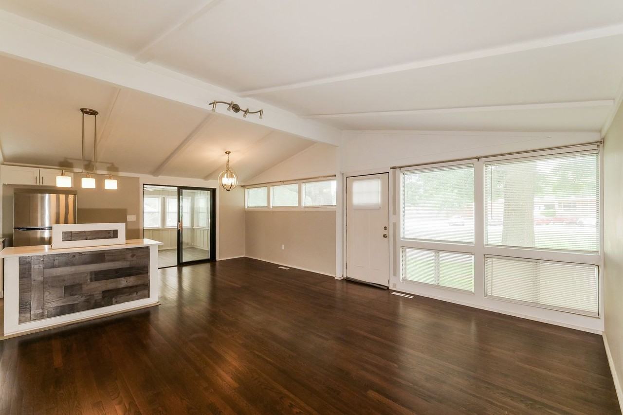 11311 Cleveland Ave - Photo 3 of 16