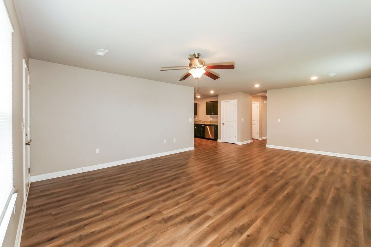 208 Sw Rose St - Photo 4 of 16