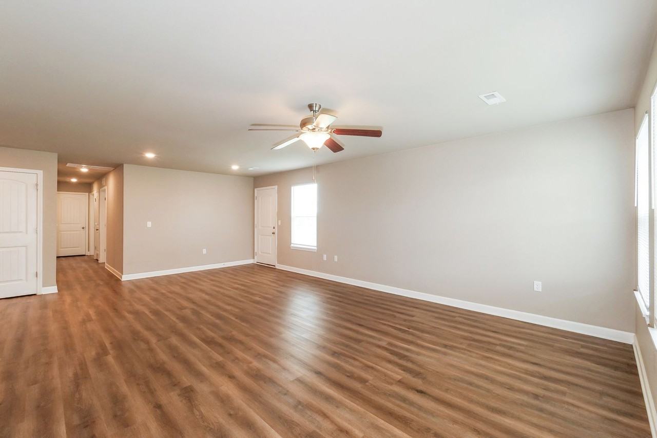 208 Sw Rose St - Photo 5 of 16