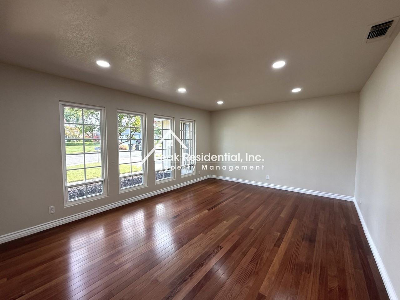 5706 Jeff Way - Photo 6 of 39