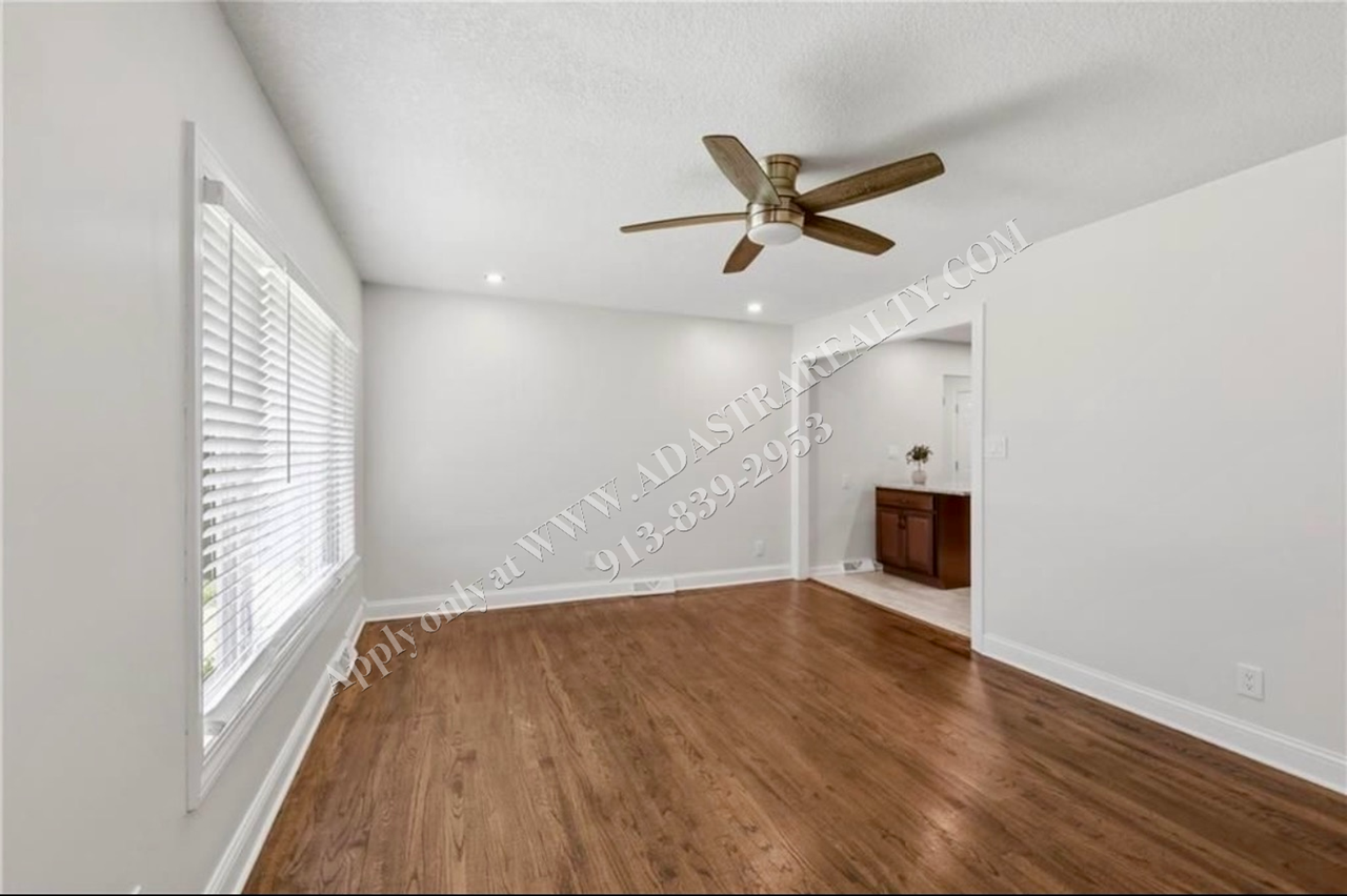 12718 W 92nd St - Photo 3 of 16