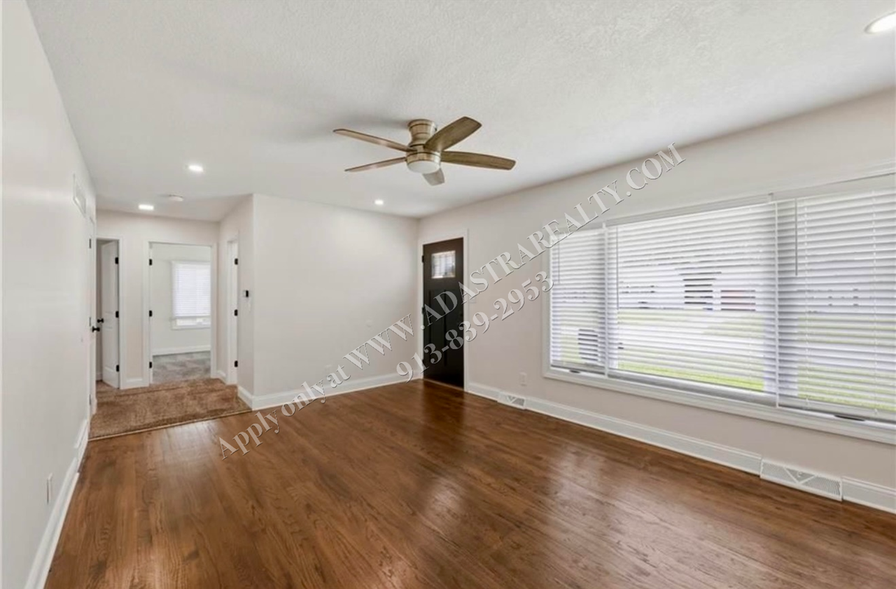 12718 W 92nd St - Photo 4 of 16