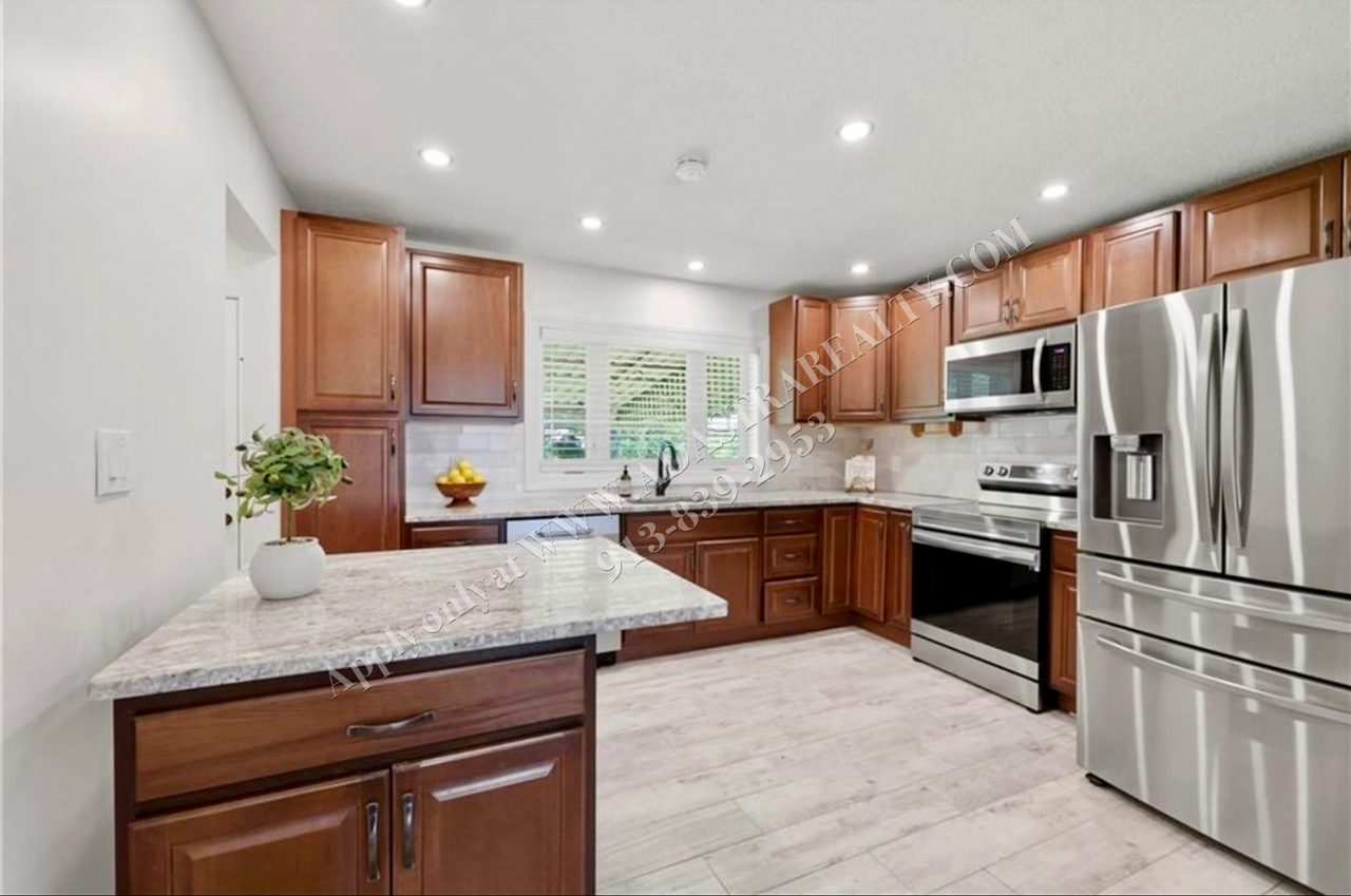 12718 W 92nd St - Photo 5 of 16
