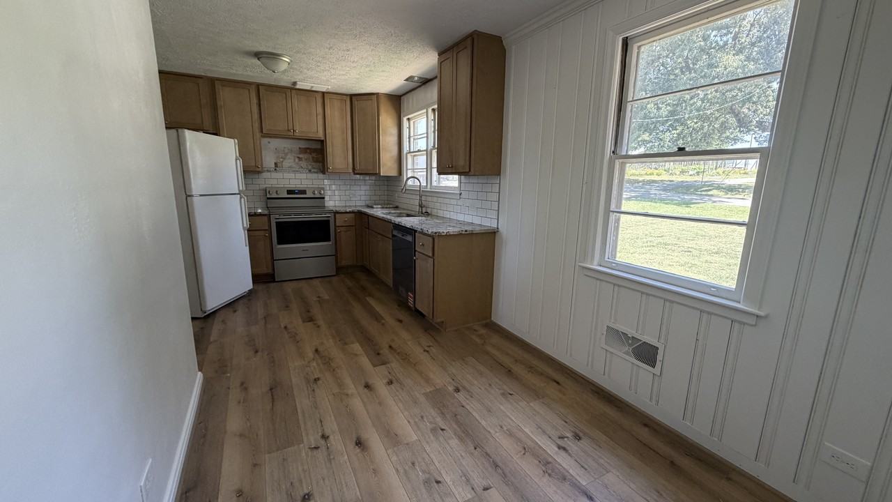 2009 John Lynch Pl #A - Photo 2 of 10