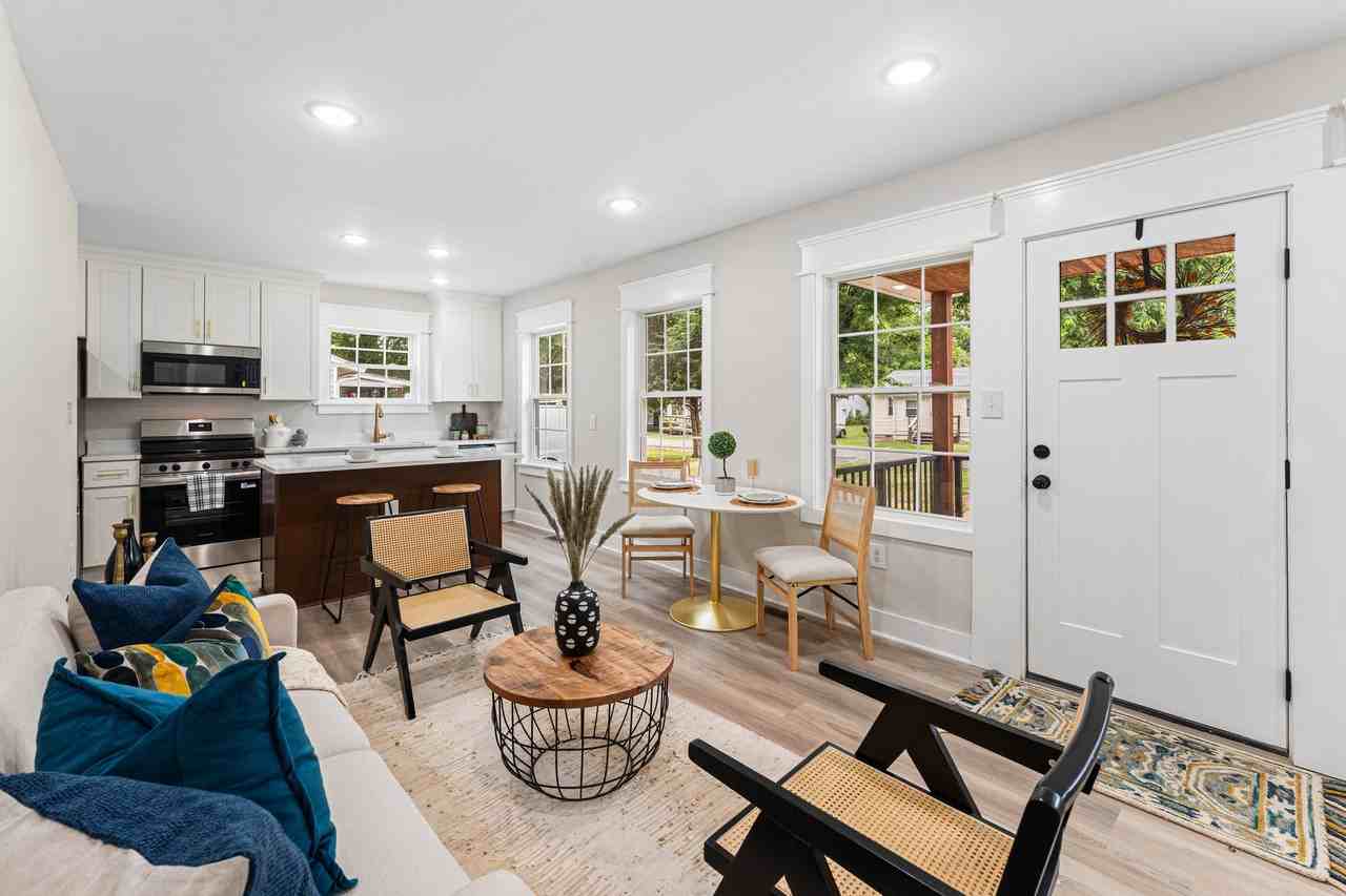 9 E Berry St #1 - Photo 4 of 20