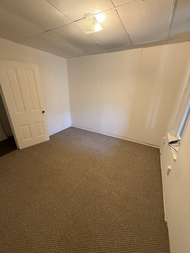 711 Chestnut St #3 - Photo 3 of 10
