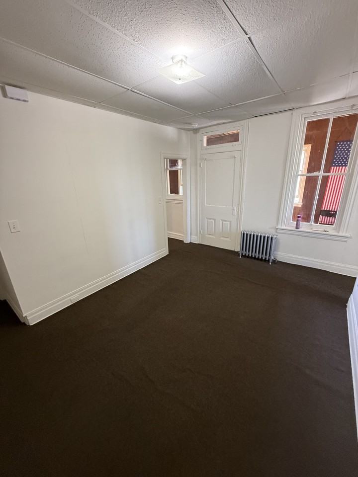 711 Chestnut St #3 - Photo 4 of 10