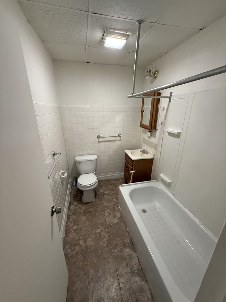 711 Chestnut St #3 - Photo 6 of 10