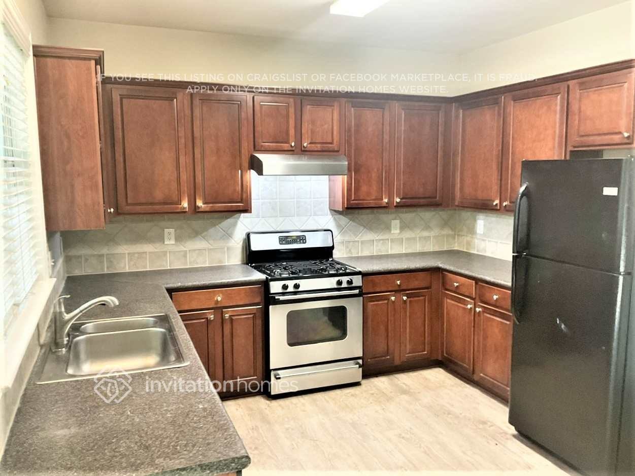 1758 Bentridge Dr Nw #5 - Photo 5 of 16