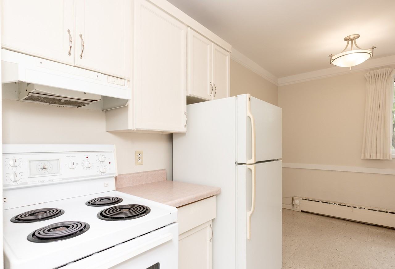 365 Edison Avenue - Photo 4 of 20