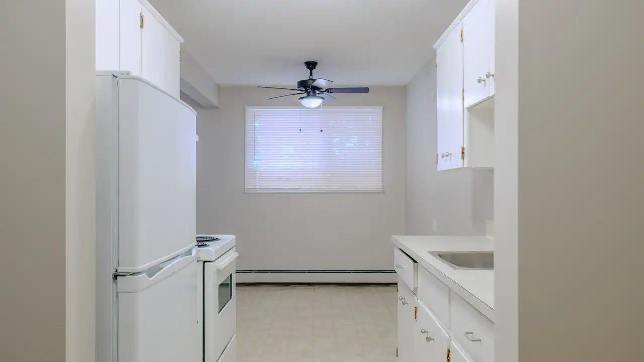 11045 126 Street NW - Photo 4 of 18