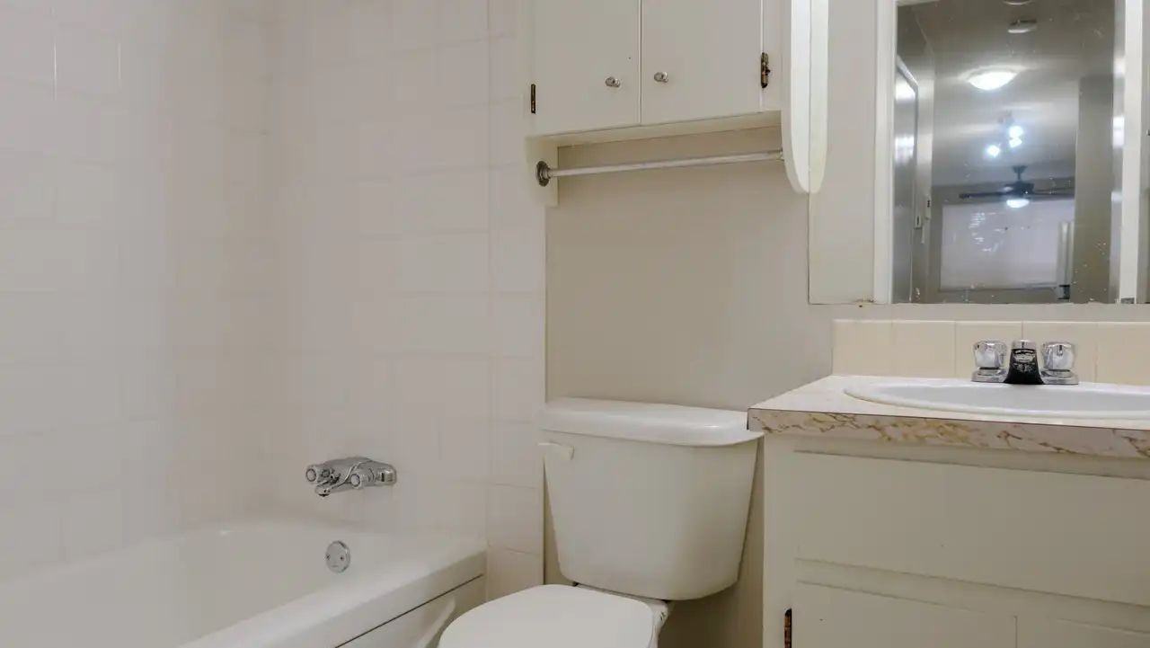 11045 126 Street NW - Photo 5 of 18