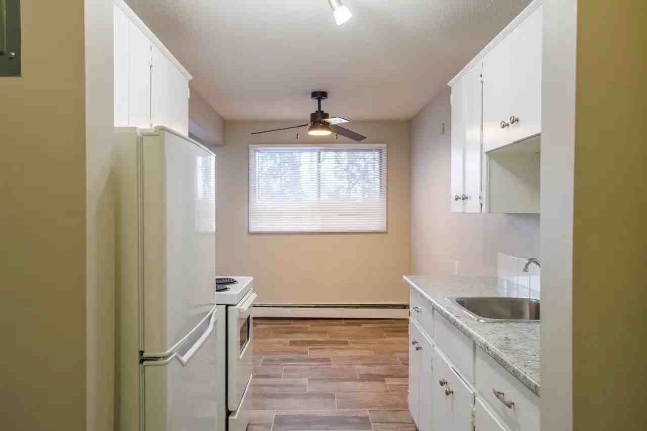 11045 126 Street NW - Photo 6 of 18