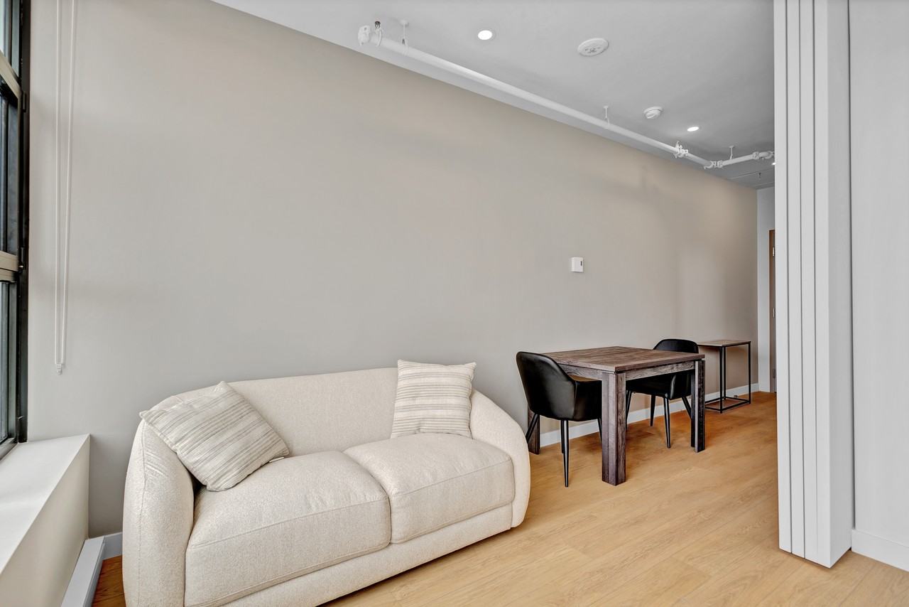 1225 Rue Du Sussex — photo 3