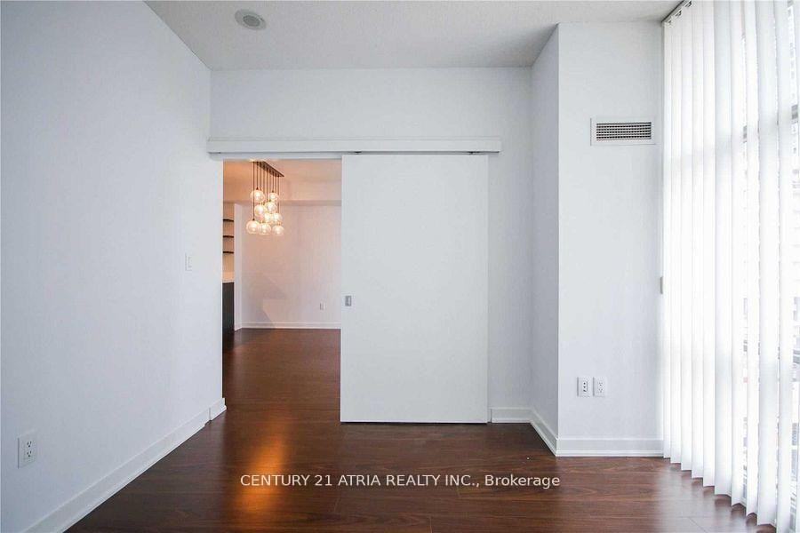 9 Spadina Avenue - Photo 10