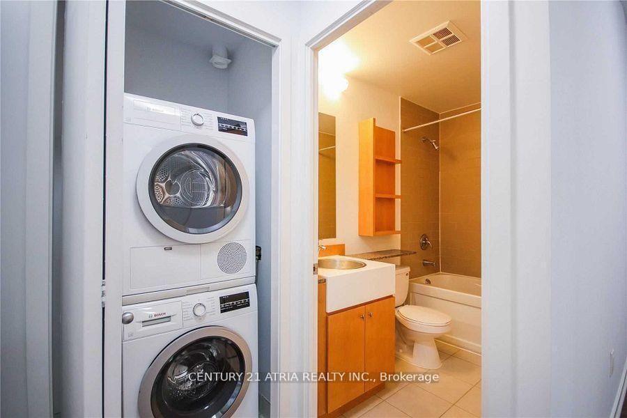9 Spadina Avenue - Photo 17