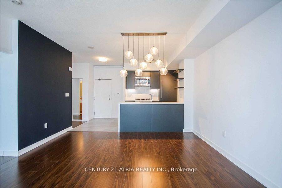 9 Spadina Avenue - Photo 6