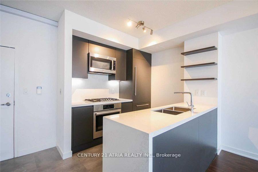 9 Spadina Avenue - Photo 7