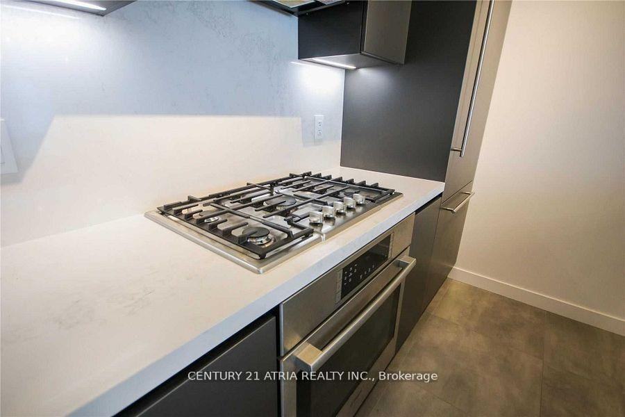 9 Spadina Avenue - Photo 8