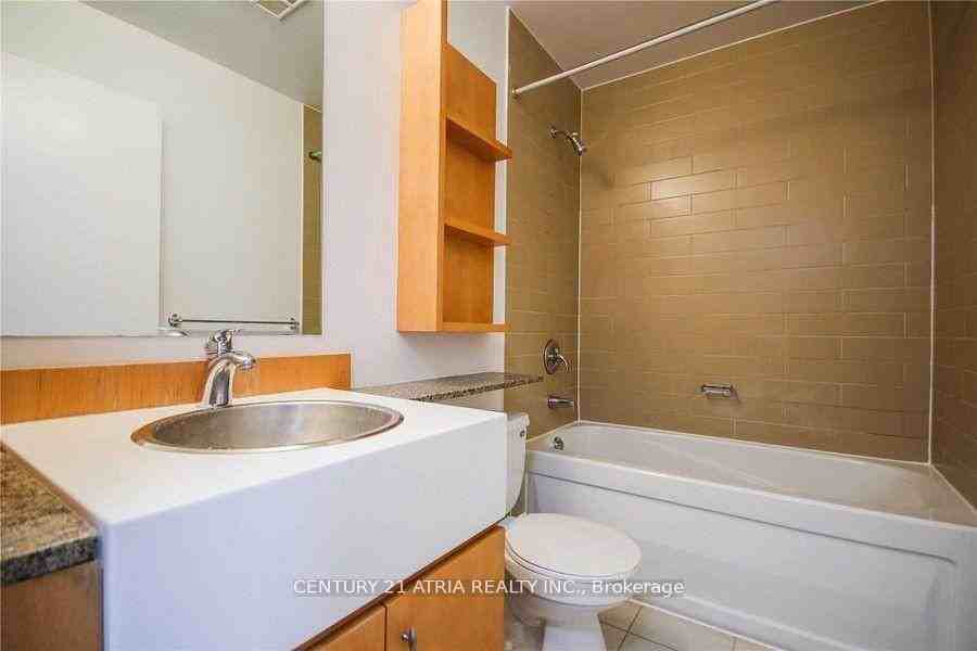 9 Spadina Avenue - Photo 16