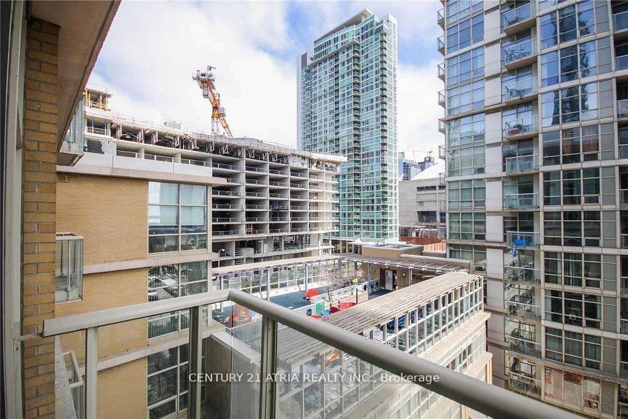 9 Spadina Avenue - Photo 18