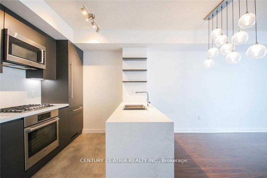 9 Spadina Avenue - Photo 5