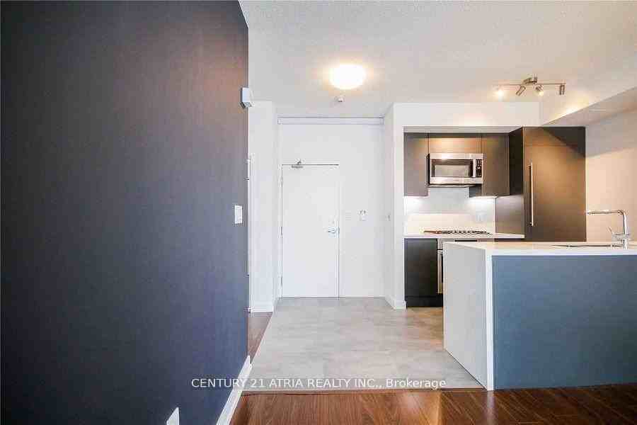 9 Spadina Avenue - Photo 2