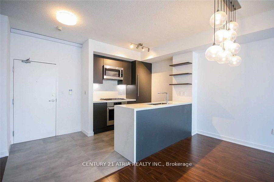9 Spadina Avenue - Photo 4