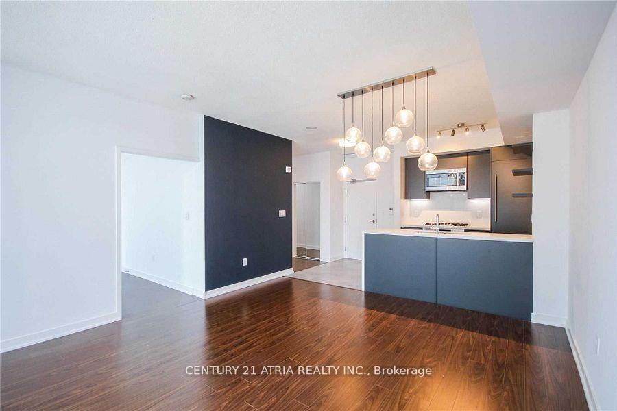 9 Spadina Avenue - Photo 3