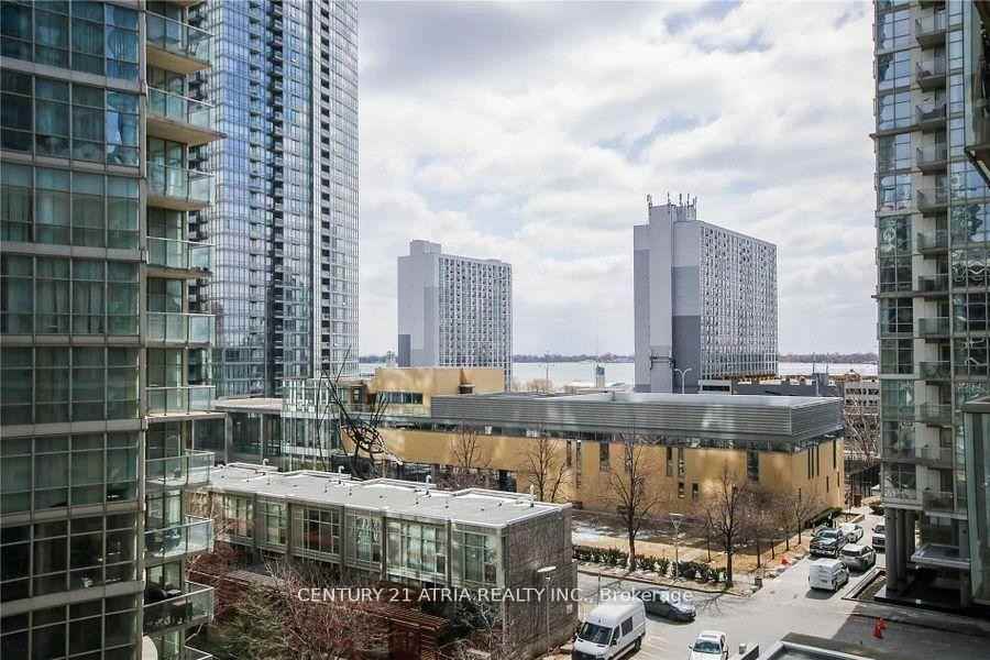 9 Spadina Avenue
