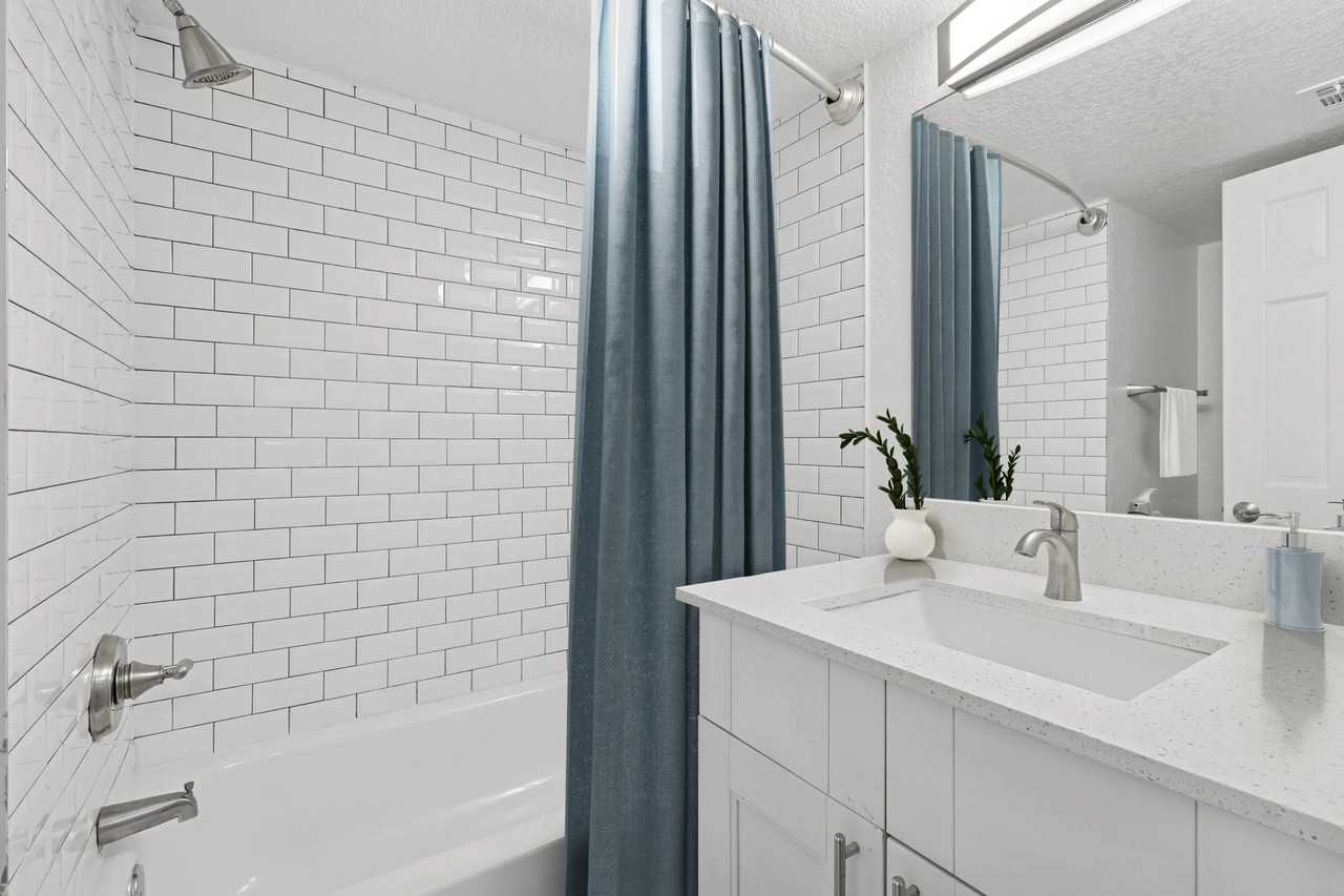 6822 South Shamrock Road - Photo 5 of 17