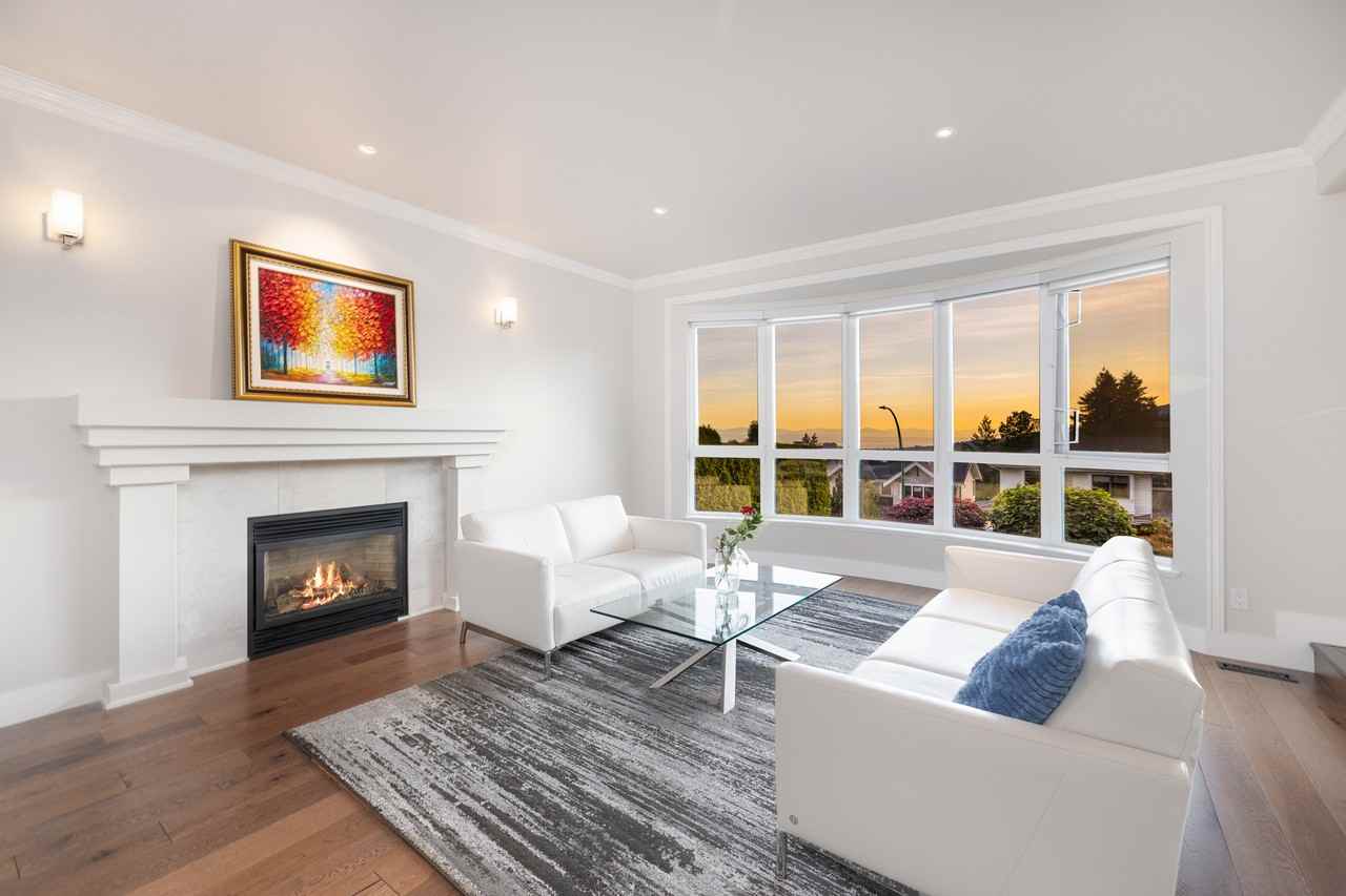 4350 Starlight Way - Photo 2 of 31