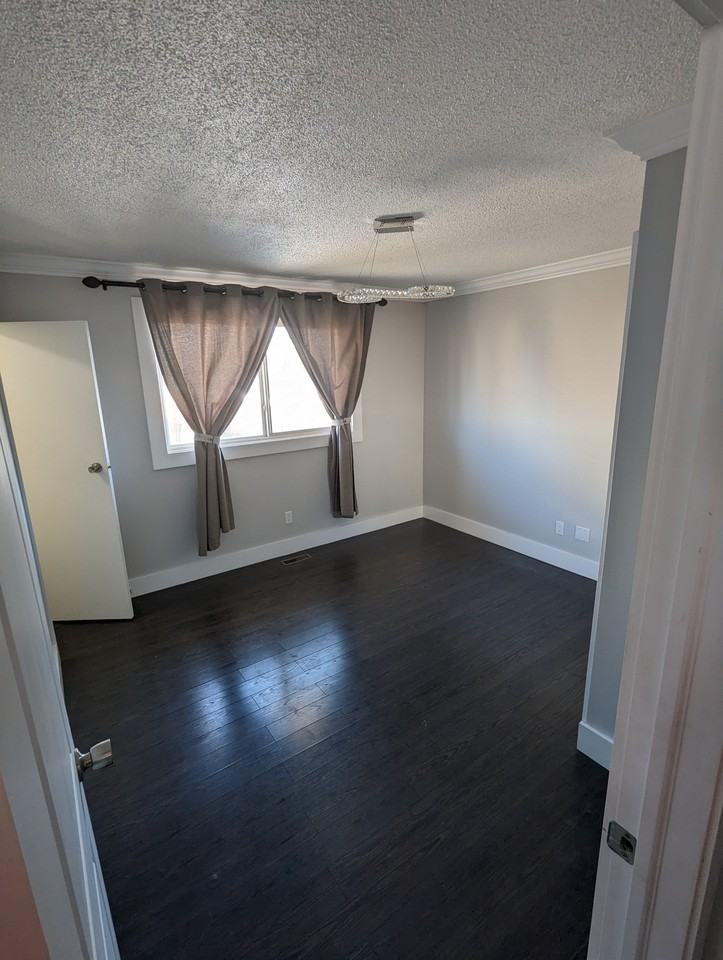 11411 149 Ave Nw - Photo 3 of 26