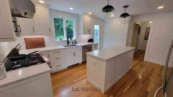 35 Bay State Rd - Photo 4 of 20