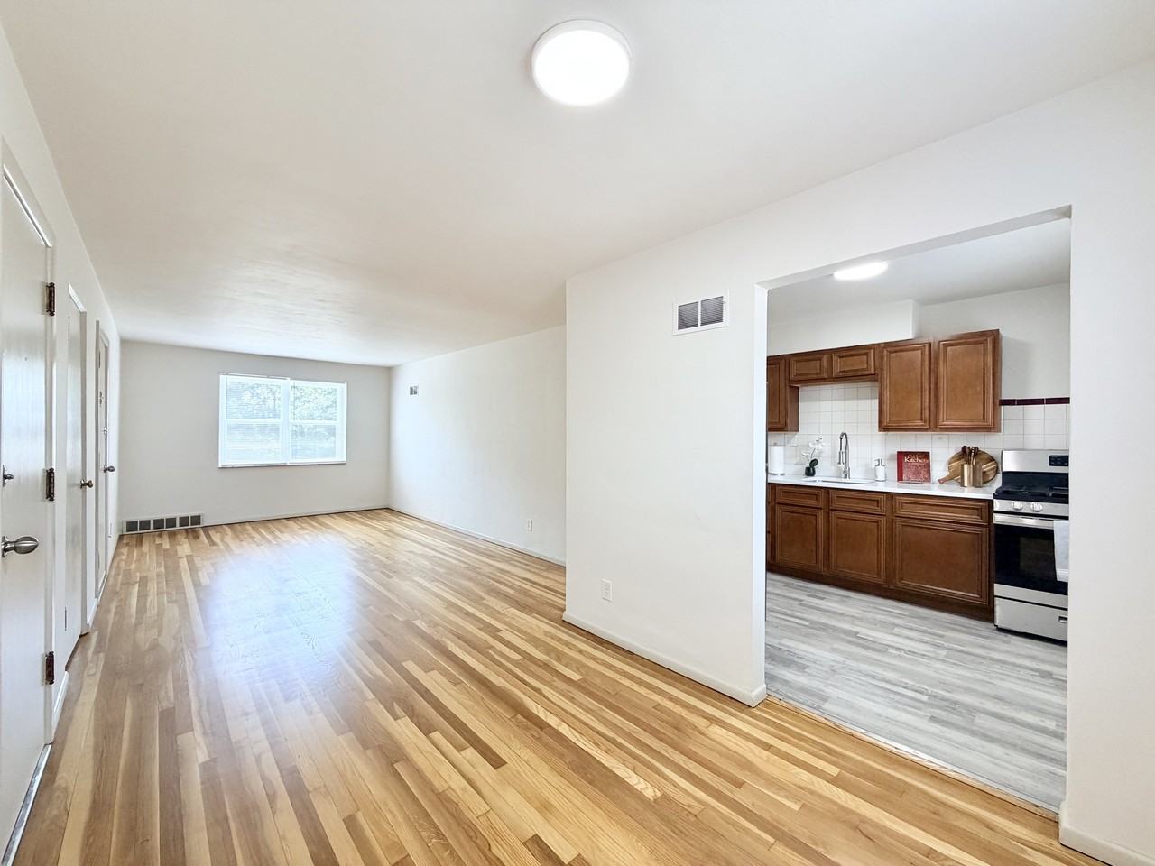 7180 Jamieson Avenue #2W - Photo 5 of 12