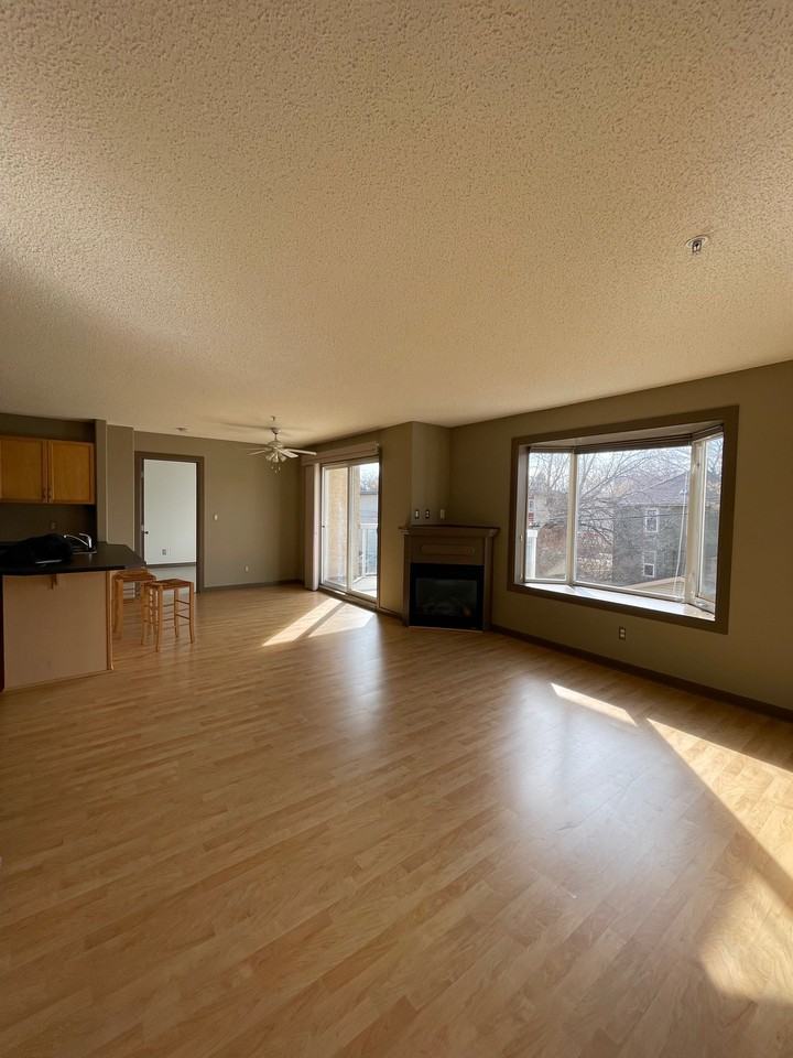 8536 106A Street NW, Edmonton, AB - Photo 5 of 20