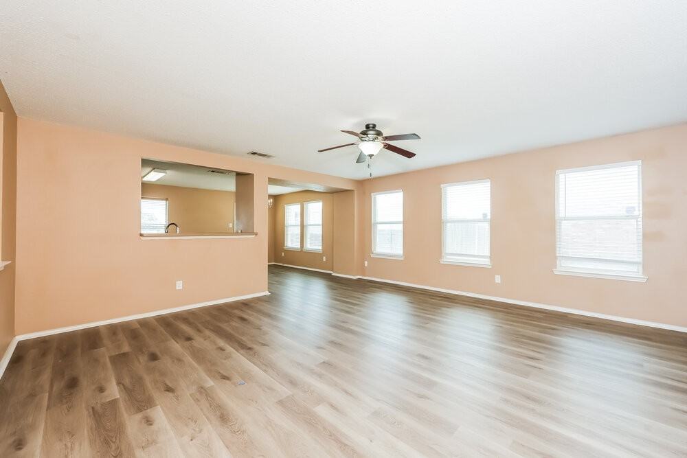 1324 Burleson St - Photo 3 of 16
