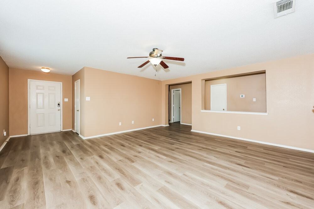 1324 Burleson St - Photo 4 of 16
