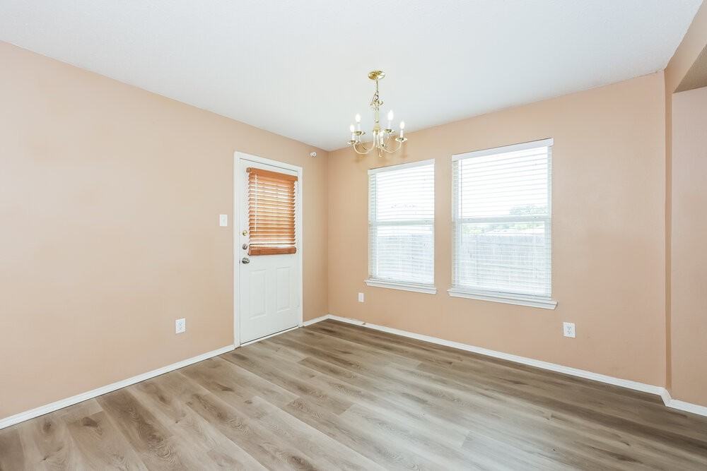 1324 Burleson St - Photo 6 of 16