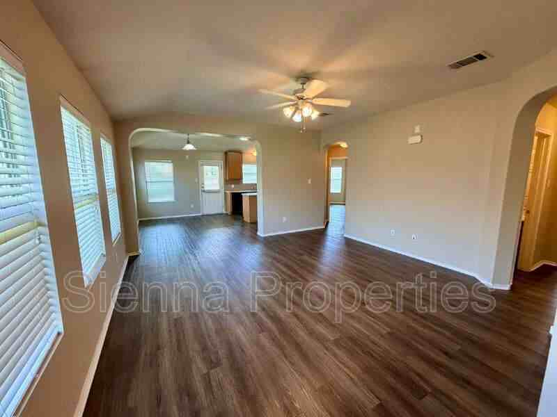 516 W South St - Photo 2 of 29
