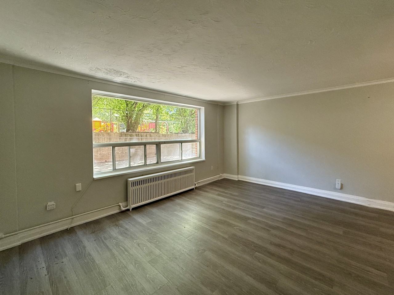 1299 Bayview Avenue - Photo 5 of 15