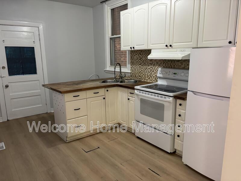 317 Queen St S #1MAINFL - Photo 2 of 10