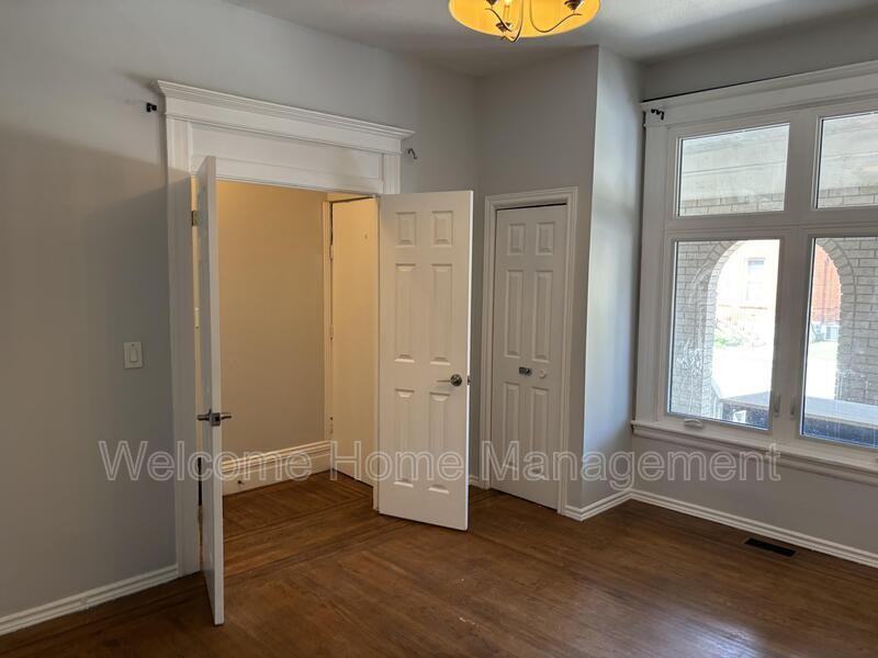 317 Queen St S #1MAINFL - Photo 4 of 10