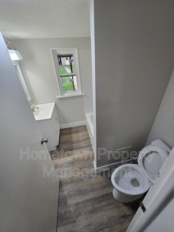 426 W Main St - Photo 2 of 5